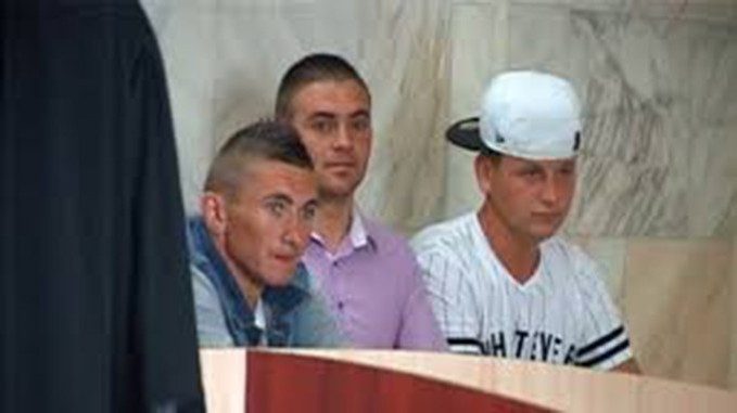 Părinţii violatorilor spun că vor cere revizuirea dosarului la Curtea de Apel Iaşi