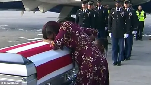 Donald Trump a făcut o gafă cu văduva unui soldat căzut la datorie! Ce i-a spus la telefon