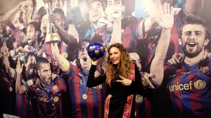 Anna Lesko a stat intre Puyol si iubitul Shakirei, Gerard Pique! "Sunt pe stadionul Camp Nou, visul oricarui baiat"