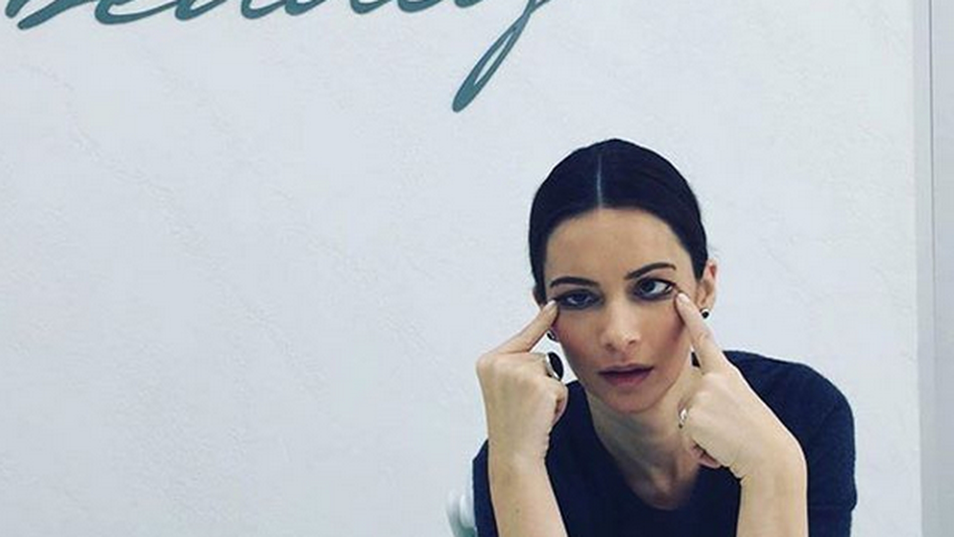 Andreea Berecleanu a dezvăluit câte operaţii estetice are: ”Cei/ cele care au 20-30 de ani nu mă ştiu cum eram acum 25 de ani când am intrat sub lumina reflectoarelor!”