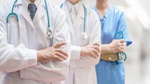 Cum a fost umilit Oliviu, un tânăr tătic din Timișoara, atunci când a mers cu fetița de 3 ani la un control medical. Copila a fost examinată afară, în frig și...