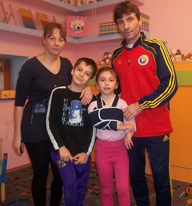 Soţii Rotariu, alături de cei doi copii, Kassandra şi Cristian