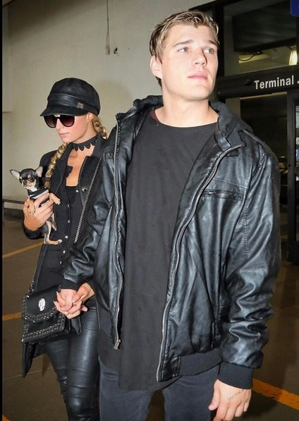 Paris Hilton şi Chris Zyka, cel mai nou cuplu de la Hollywood