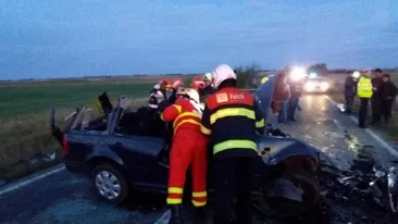 Soţia preotului mort în cumplitul accident nu ştie totul! Medicii nu au avut curajul să-i spună...
