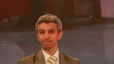 Diaconescu nu se poate adapta la viata de somer! Se culca tot la 9 dimineata si se chinuie sa devina din moderator, telespectator!