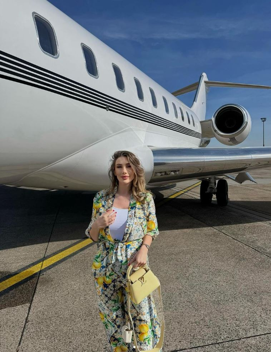 Antonela Pătruț este 
ținută-n puf de fostul patron de la CFR Cluj (Foto: Instagram)