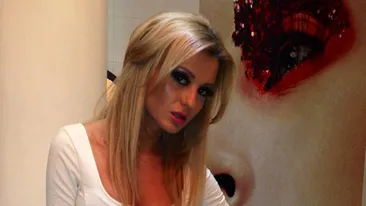 Mutilata de estetician, o blonda celebra are atacuri de panica inainte de operatia la sani! Ma p... pe mine de frica!