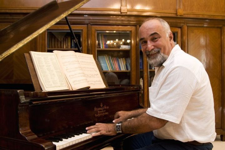 Varujan Vosganian se destăinuie în podcastul "ALTCEVA cu Adrian Artene" (Foto: Arhivă)