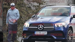 Mihai Rait activează „Sistemul Tramvai”. Dorel din Las Fierbinți, cu Mercedesul pe șine în Nordul Capitalei