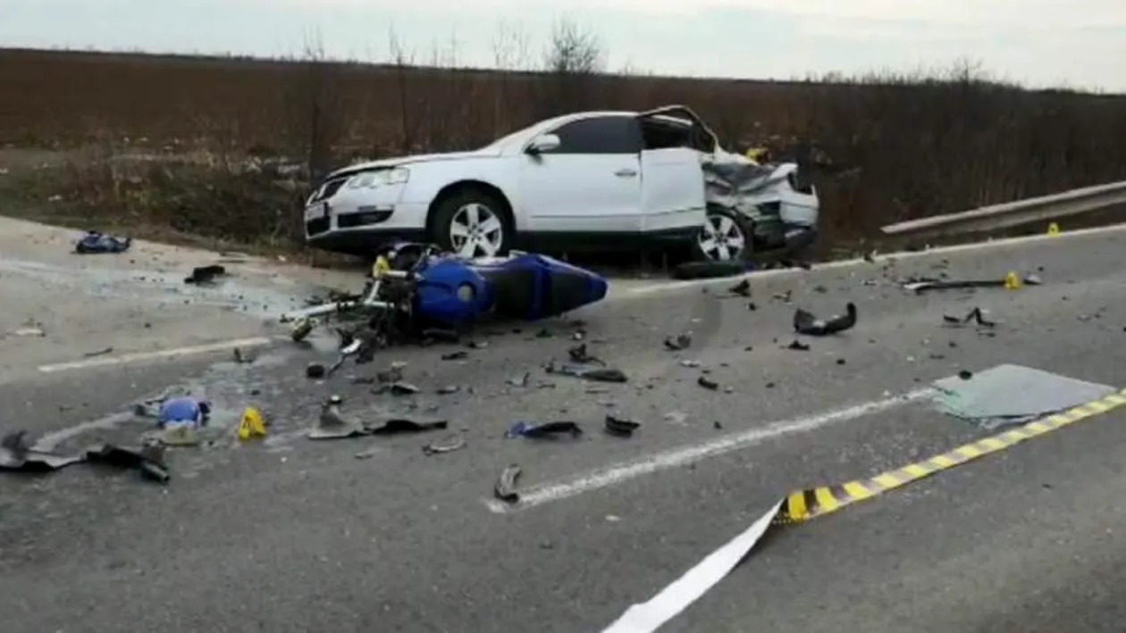 Ce tragedie! Un motocilist a fost spulberat în județul Timiș, după o depășire riscantă