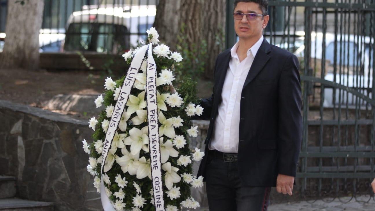 Cu cine şi-a făcut apariţia Luis Lazarus la înmormântarea lui Costin Mărculescu. Mesajul emoţionant: "Prea devreme, Costine"