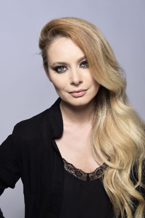 Laura Cosoi