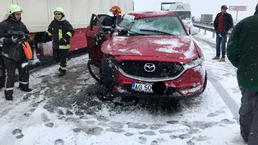 VIDEO. Haos pe Autostrada Bucureşti - Piteşti. Vremea a dat traficul peste cap, iar accidentele s-au ţinut lanţ