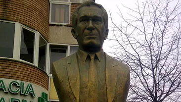 Sergiu Nicolaescu se rascoleste in mormant! Ce a fost in stare sa faca un barbat langa bustul lui. Trecatorii au fost ingroziti!