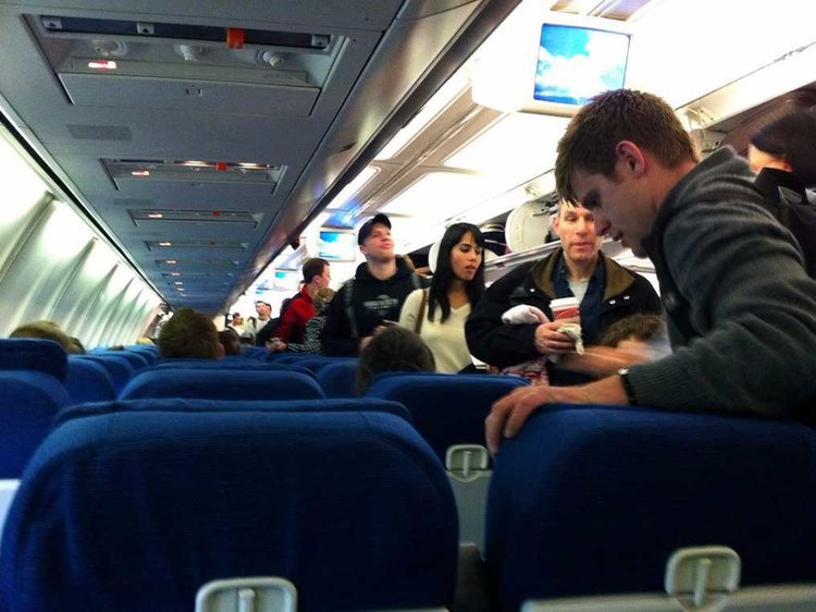 Pasagerii au îndurat cel mai groaznic zbor: „Au fost zece ore în Iad”. Ce s-a întâmplat în timpul unei călătorii până la Las Vegas