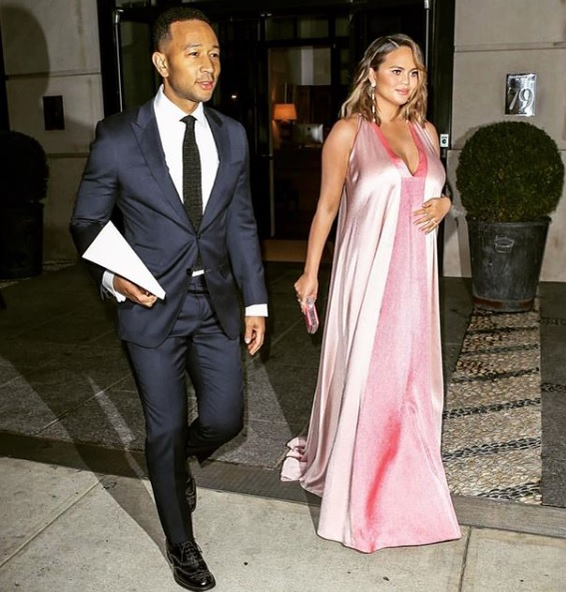 Soția lui John Legend a născut pentru a doua oară! Modelul a adus pe lume un băiețel perfect sănătos