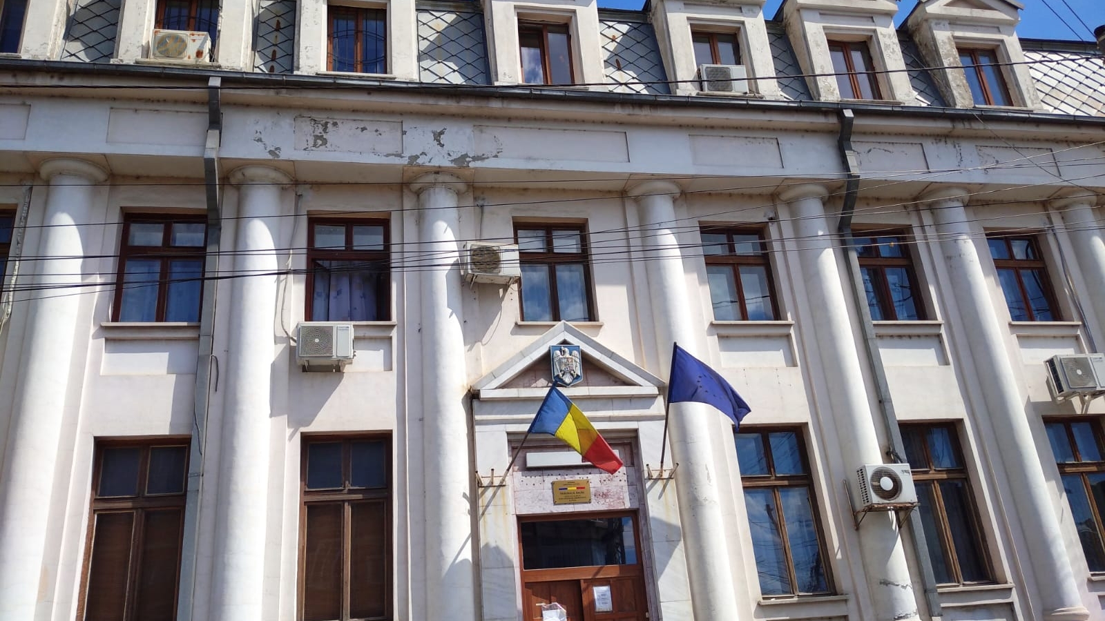 Focar de COVID-19 la Tribunalul Bacău. DSP-ul ar fi răspunzător pentru sitiuația creată