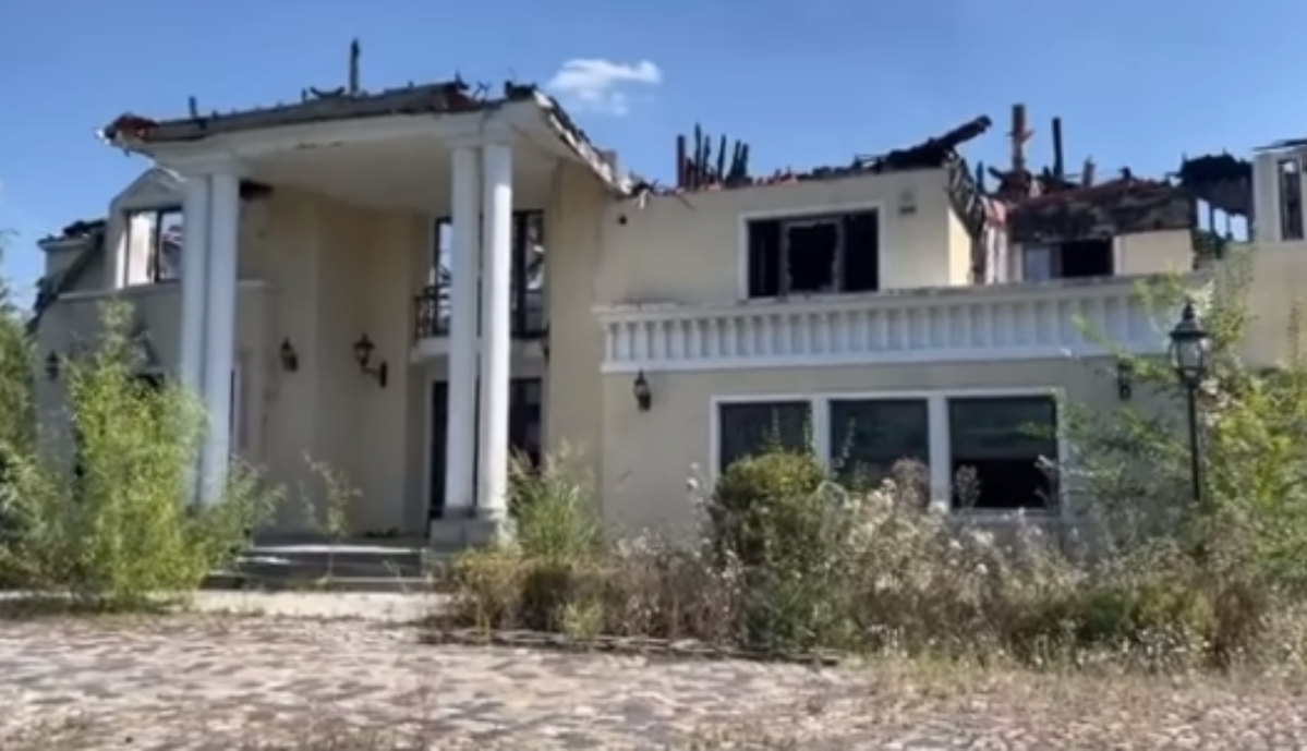 Ce se întâmplă acum la celebra vilă de la Izvorani a lui Irinel Columbeanu? A ajuns o ruină