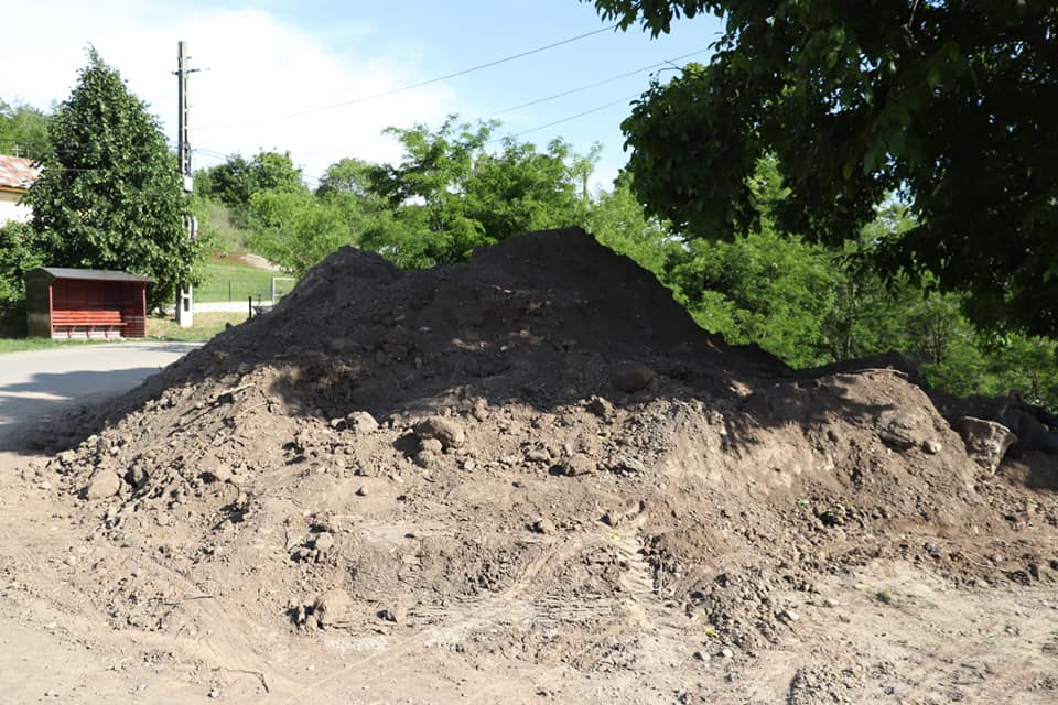 Oseminte, descoperite în timpul renovării unei școli din Bacău! Constructorii au ignorat descoperirea și nu au sistat lucrarea