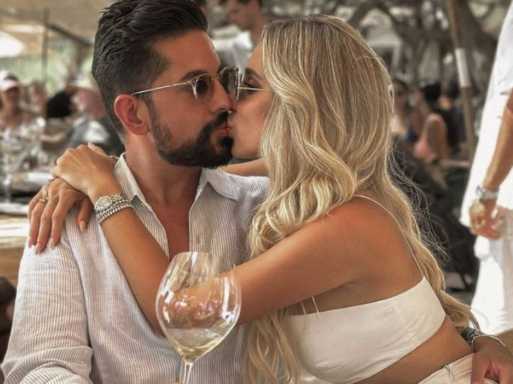 Cine este Ela Moiș, tânăra din Satu Mare căsătorită cu „regele bijuteriilor”. Românca trăiește în lux. GALERIE FOTO