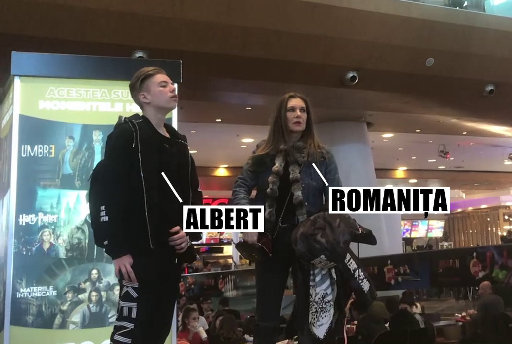 Albert, alături de mama lui