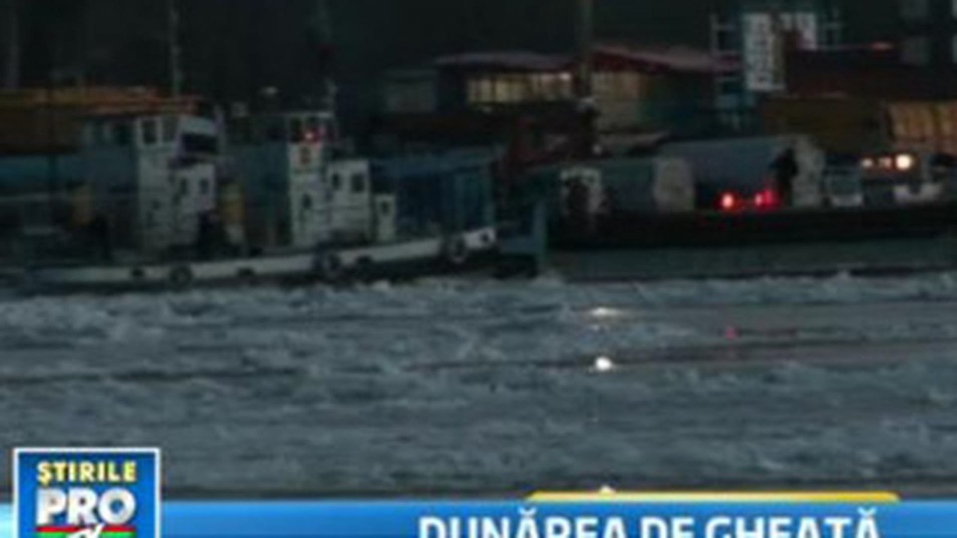 Circulatia pe Dunare, paralizata din cauza gerului! Un bac a fost recuperat aseara dintre gheturi