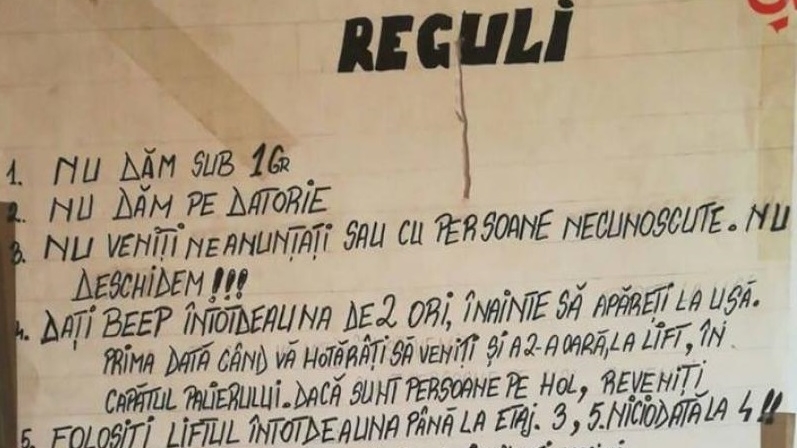 Un bărbat de 31 de ani din București a fost arestat pentru că vindea droguri în propria locuință. Polițiștii au găsit și un set de reguli pentru clienți