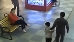 Un tată se întâlneşte întâmplător cu copilul lui răpit, la 9 luni după dispariţie! Ce s-a întâmplat când a dat ochii cu răpitorul