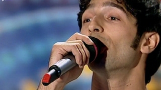 Romanticul "Jose Armando" de la "Romanii au talent"! A cantat o melodie in limba spaniola pana a topit-o pe Andra cu vocea sa!