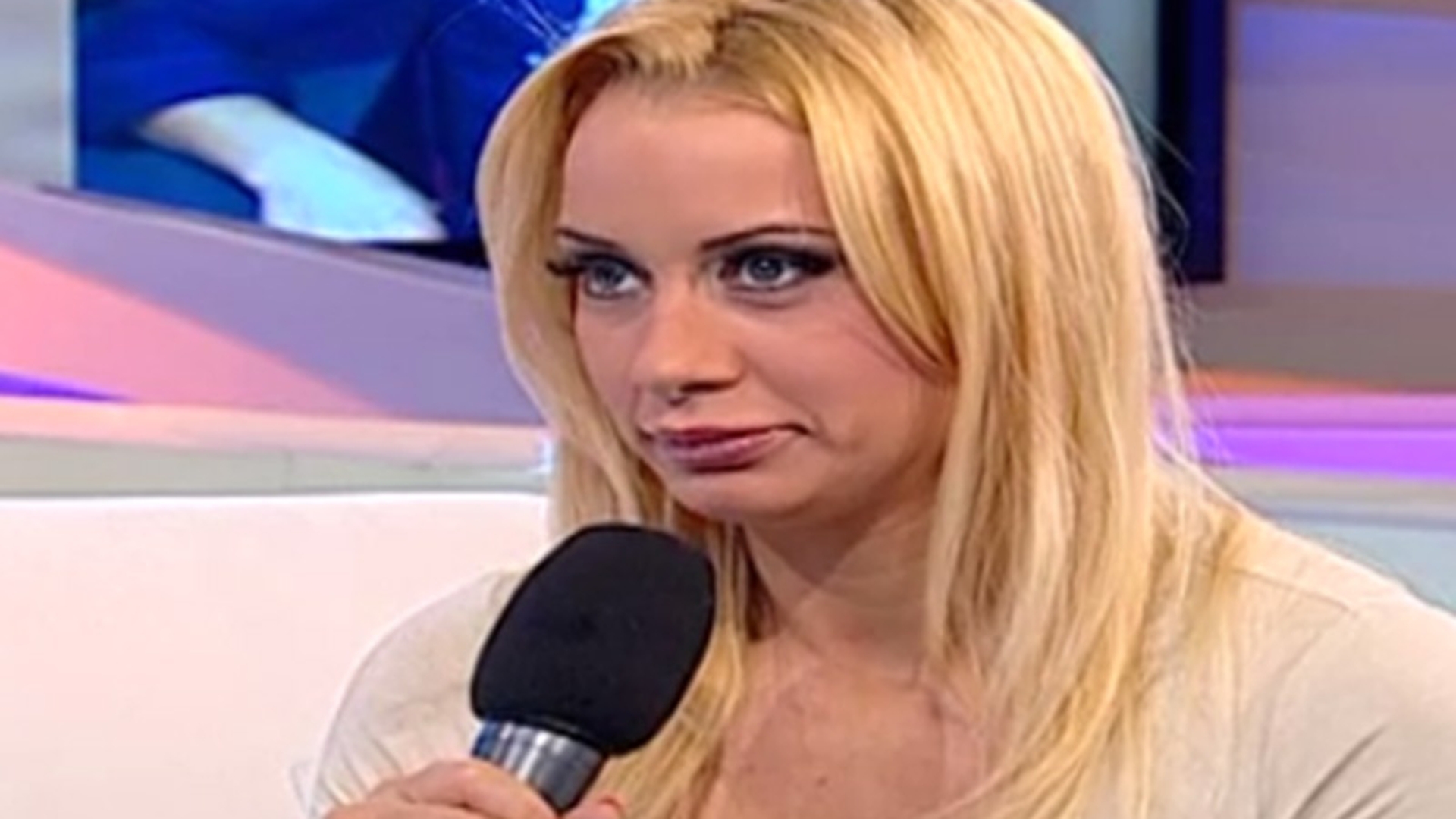 Suferinţă maximă! Simona Traşcă, urmărită de blesteme în dragoste? Barboni a înşelat-o: "Îmi pare rău, chiar e femeie de casă"