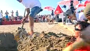 Aurel Moldoveanu a cantat ingropat in nisip pe plaja de la Neatza