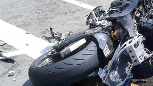 Un motociclist a murit în Capitală, după ce a intrat în stâlpii din Pasajul Unirii