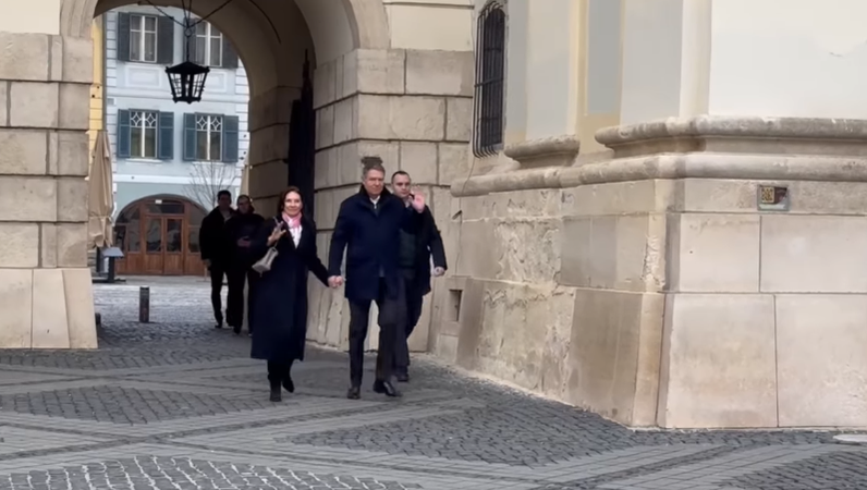 Unde a fost văzut Klaus Iohannis, după ce a devenit șomer. Prima apariție în public după ce a demisionat din funcția de șef de stat