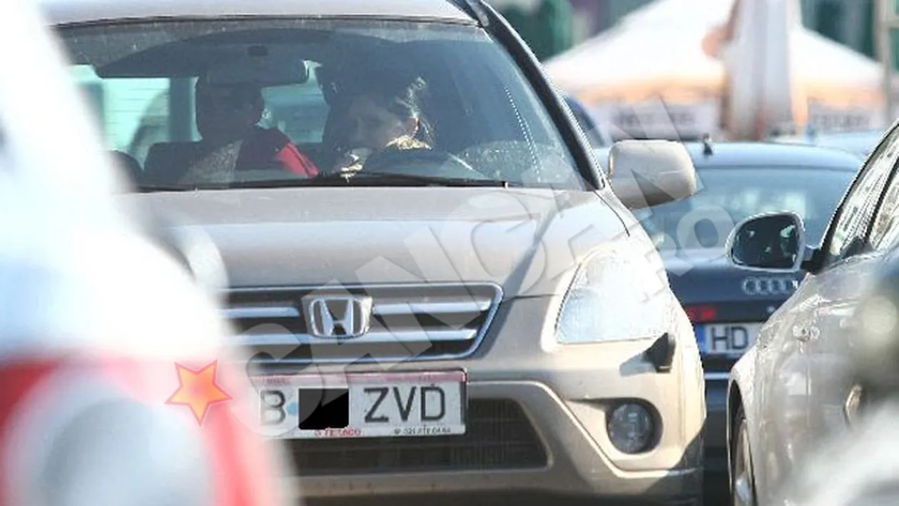 Sotia lui Petre Roman si-a potolit foamea in masina!