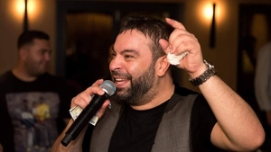 Florin Salam, ținta ironiilor după ce a apărut cu un dispozitiv antifurt la concert. Imaginile s-au viralizat rapid!