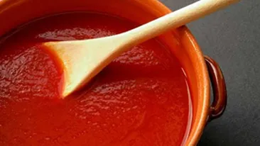 Copil de trei ani, in stare grava la spital dupa ce s-a oparit cu suc de rosii