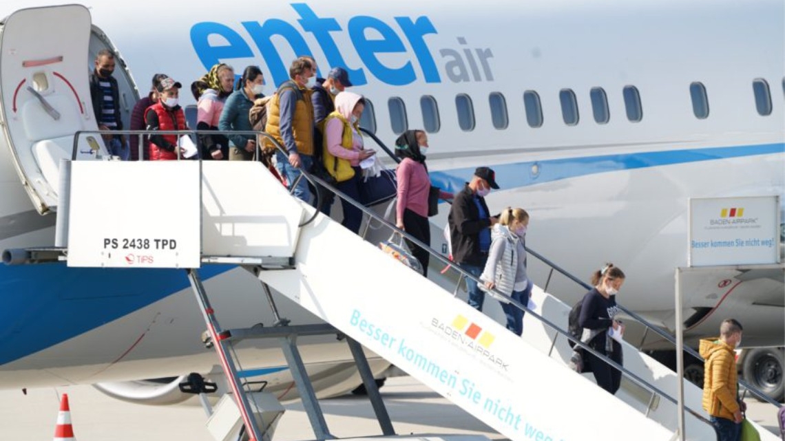 28 de muncitori români, confirmați cu COVID-19 în Olanda. Care este starea lor de sănătate