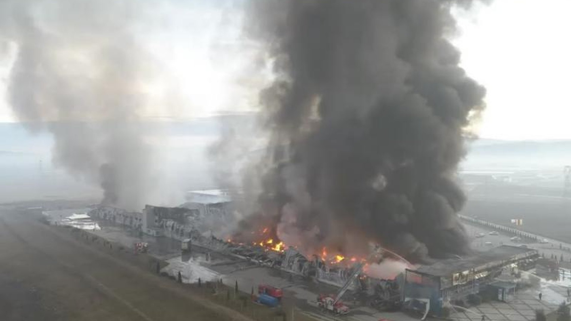 Incendiul din Alba, care a distrus în totalitate Fabrica Solina, nestins de 48 de ore