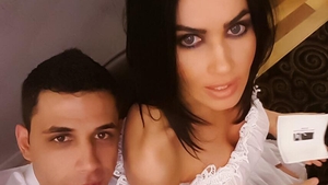 OANA ZĂVORANU, cu lenjeria intimă la vedere, într-un centru comercial din Capitală!