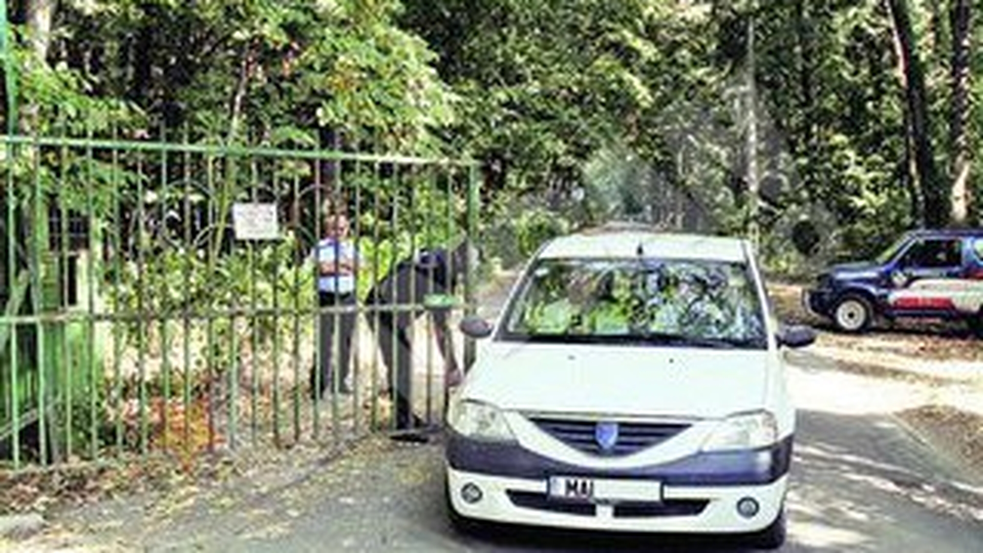 Sinucigasul din Baneasa, parasit de mic de familie! S-a impuscat in gura in poligonul de tir