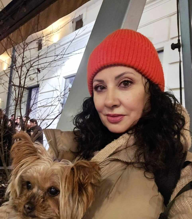 Denise Iacobescu, mama Antoniei, a absolvit facultatea la aproape 60 de ani. Imagini emoționante de la festivitate