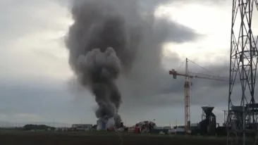 Un incendiu puternic a izbucnit la o groapă de deşeuri chimice din Piteşti!