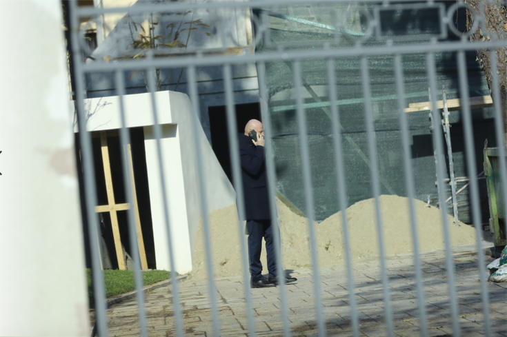 Dragoș Pavăl, proprietarul Dedeman, a ajuns la vilă și face o scurtă inspecție