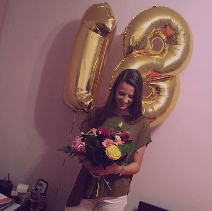 Are 18 ani, dar se iubeşte cu o bombă-sexy mai mare decât el! Primele imagini cu iubita lui Olimpiu Moruţan, jucătorul dorit de Gigi Becali