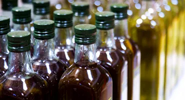 Uleiurile sănătoase cu care românii au început să gătească. Cel de floarea soarelui devine istorie!