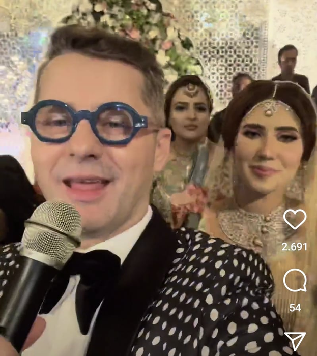 Adrian Sînă a făcut show peste hotare! Artistul a cântat la o nuntă de pakistanezi. „Parcă am fost într-un film la Bollywood”