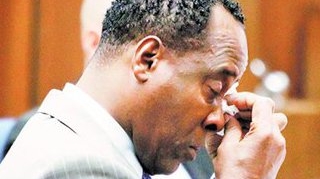 E oficial! Conrad Murray l-a omorat pe Michael Jackson! Vezi cat va sta dupa gratii!