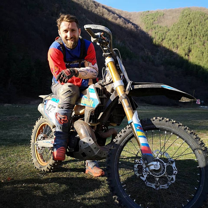 Dani Oțil a fugit în Chile cu ”super-fundulețul” României!