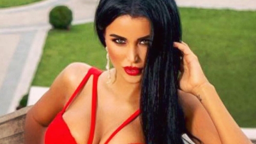 Vrea să îl cucerească pe LIVIU VÂRCIU? DANIELA CRUDU nu a mai stat pe gânduri şi s-a apucat să...