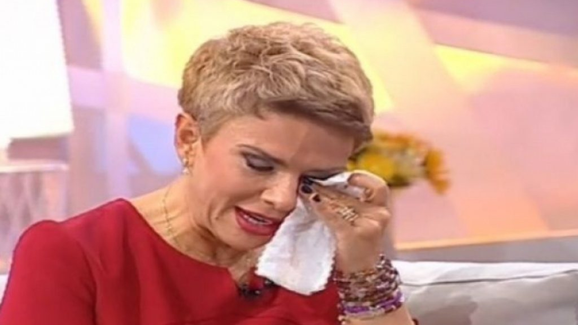 Veste tristă! Teo Trandafir a făcut accident aseară, în drum spre casă, după terminarea emisiunii. Cum se simte prezentatoarea